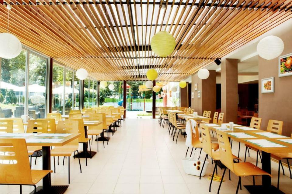 Green Park Hotel ゴールデンサンド エクステリア 写真