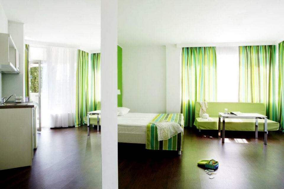 Green Park Hotel ゴールデンサンド エクステリア 写真