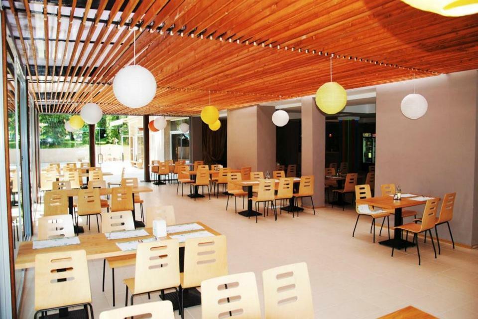 Green Park Hotel ゴールデンサンド エクステリア 写真