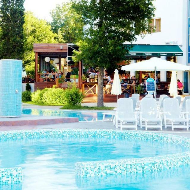 Green Park Hotel ゴールデンサンド エクステリア 写真